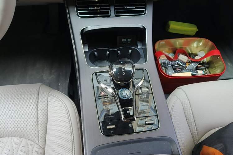 Used BYD Han 2025 DM-i 125KM LiDAR-Powered Intelligent Driving Model Gear Lever