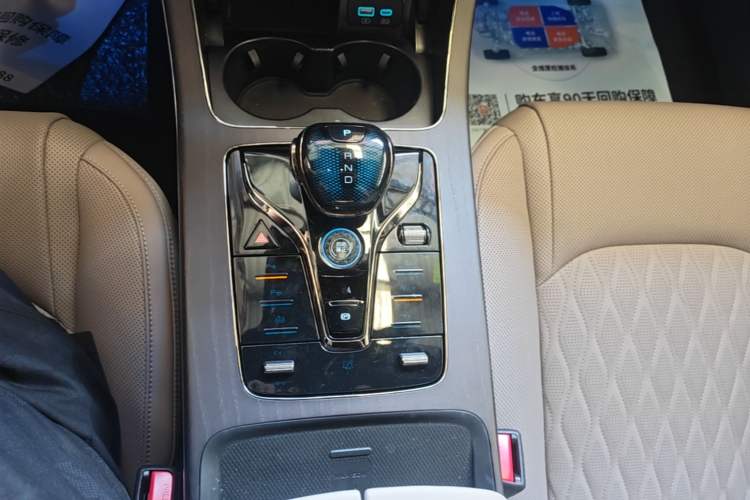 Used BYD Han 2025 DM-i Intelligent Driving Edition 125KM LiDAR Flagship Model Gear Lever