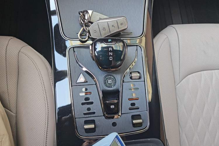 Used BYD Han 2025 DM-i 125KM Elite Model Gear Lever