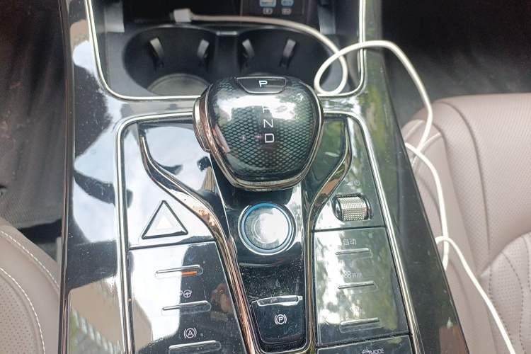 Used BYD Han 2025 DM-i Smart Drive 125KM Prestige Model Gear Lever