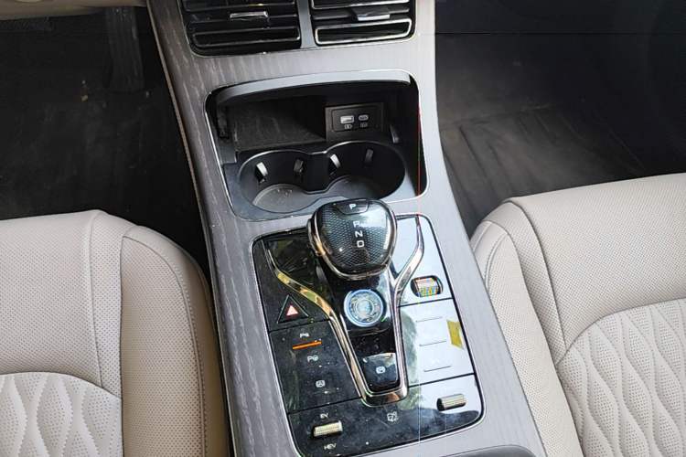 Used BYD Han 2025 DM-i Intelligent Driving Edition 125KM LiDAR Flagship Model Gear Lever