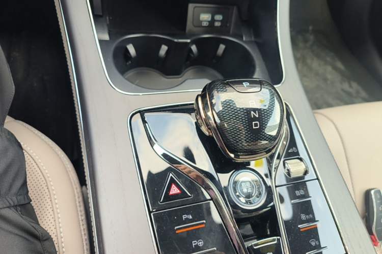 Used BYD Han 2025 DM-i Intelligent Driving Edition 125KM LiDAR Flagship Model Gear Lever