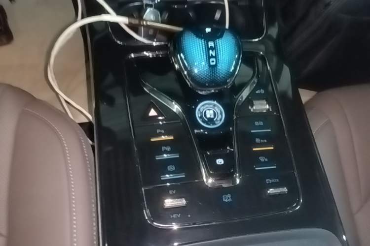Used BYD Han 2025 DM-i Smart Drive 125KM Comfort Edition Gear Lever