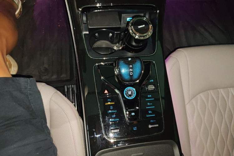 Used BYD Han 2025 DM-i 125KM Elite Model Gear Lever