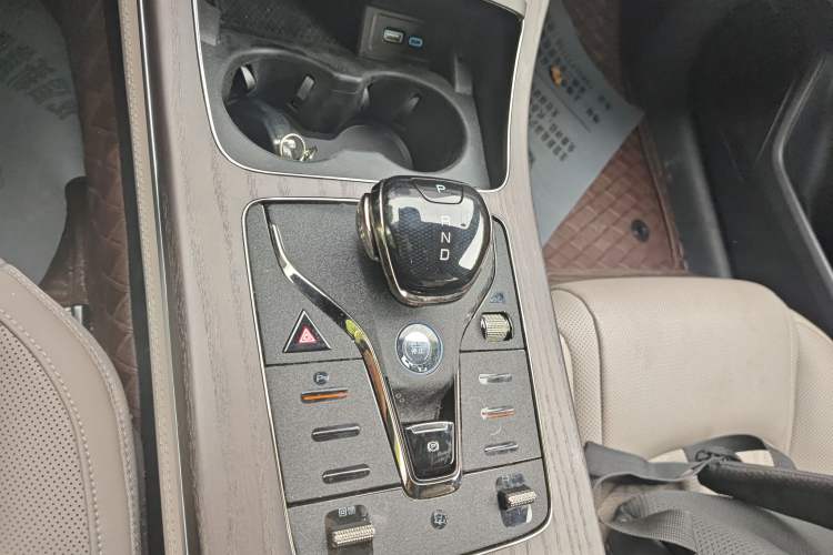 Used BYD Han 2025 EV Intelligent Driving Edition 701KM LiDAR Flagship Model Gear Lever