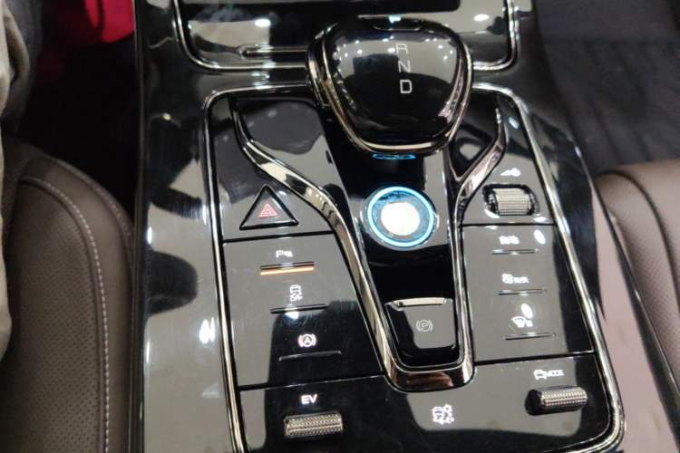 Used BYD Han 2025 DM-i 125KM Elite Model Gear Lever