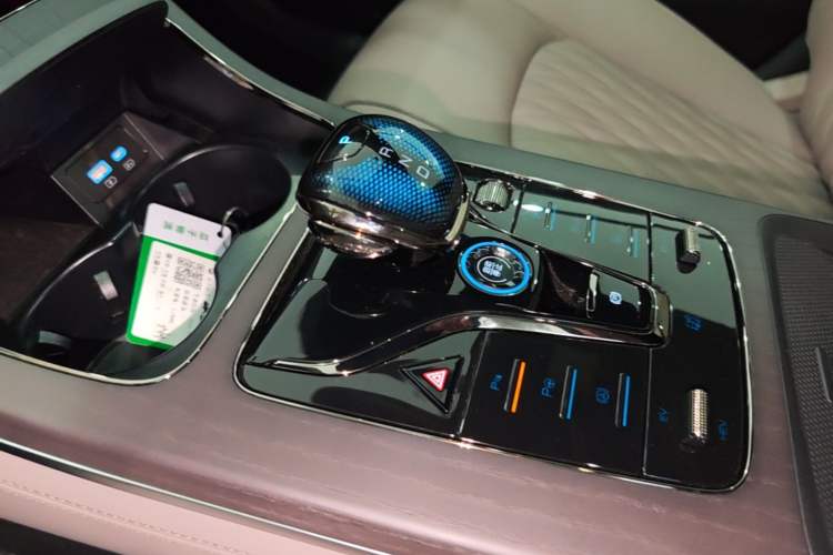 Used BYD Han 2025 DM-i Intelligent Driving Edition 125KM LiDAR Flagship Model Gear Lever