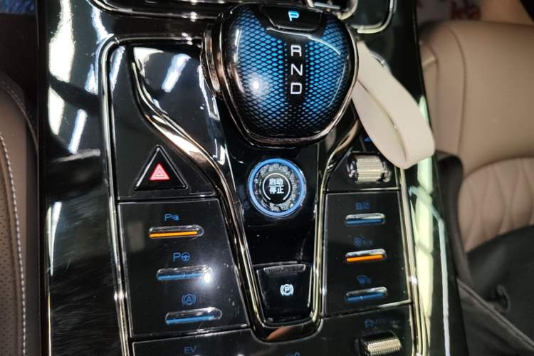 Used BYD Han 2025 DM-i Smart Drive 125KM Prestige Model Gear Lever