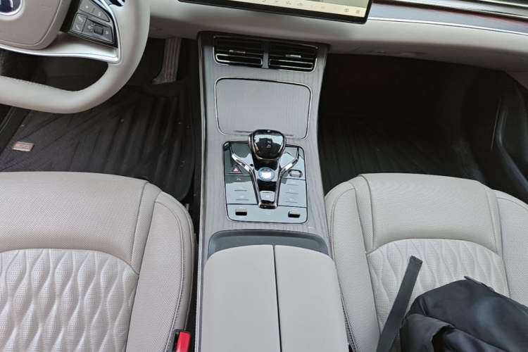 Used BYD Han 2025 DM-i Intelligent Driving Edition 125KM LiDAR Flagship Model Gear Lever