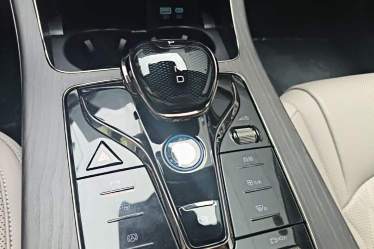 Used BYD Han 2025 DM-i 125KM LiDAR-Powered Intelligent Driving Model Gear Lever