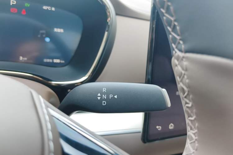 Used BYD Han 2025 DM-i Intelligent Driving Edition 245KM Prestigious Edition Gear Lever