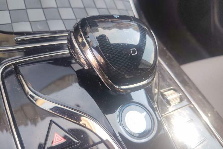 Used BYD Han 2025 EV Intelligent Driving Edition 701KM LiDAR Deluxe Model Gear Lever
