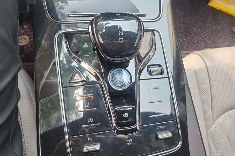 Used BYD Han 2025 DM-i Smart Drive 125KM Prestige Model Gear Lever