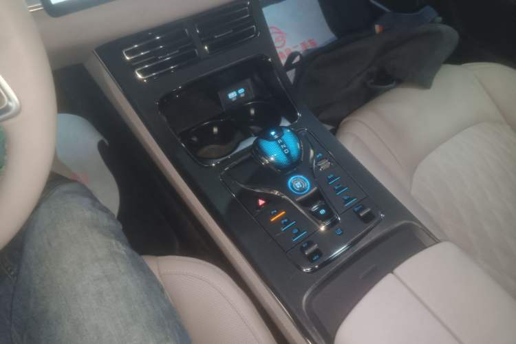 Used BYD Han 2025 DM-i Smart Drive 125KM Elite Model Gear Lever