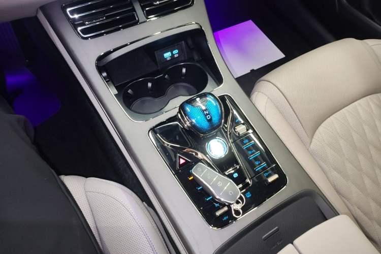 Used BYD Han 2025 DM-i Intelligent Driving Edition 125KM LiDAR Flagship Model Gear Lever