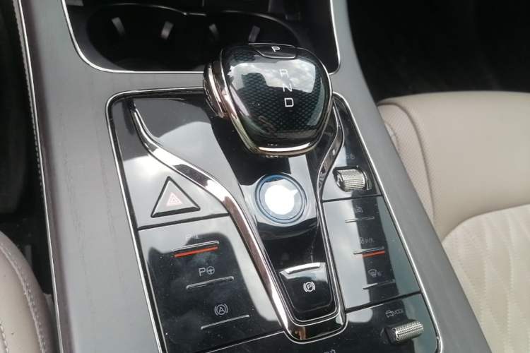 Used BYD Han 2025 DM-i Intelligent Driving Edition 125KM LiDAR Flagship Model Gear Lever