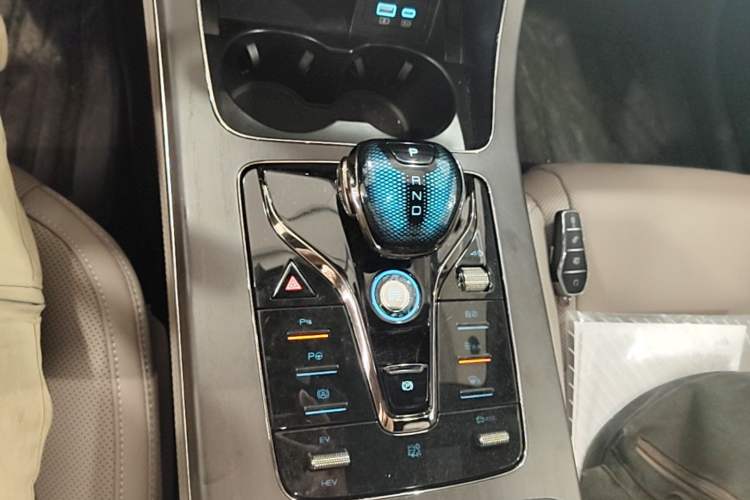 Used BYD Han 2025 DM-i Intelligent Driving Edition 125KM LiDAR Flagship Model Gear Lever