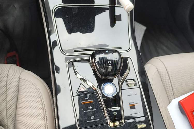 Used BYD Han 2025 DM-i Smart Drive 125KM Prestige Model Gear Lever