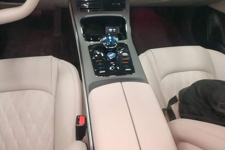 Used BYD Han 2025 EV with 701 km of Laser Radar-Enabled Intelligent Driving Gear Lever