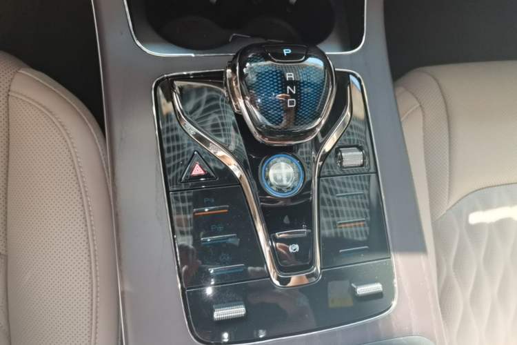 Used BYD Han 2025 DM-i 125KM LiDAR-Powered Intelligent Driving Model Gear Lever