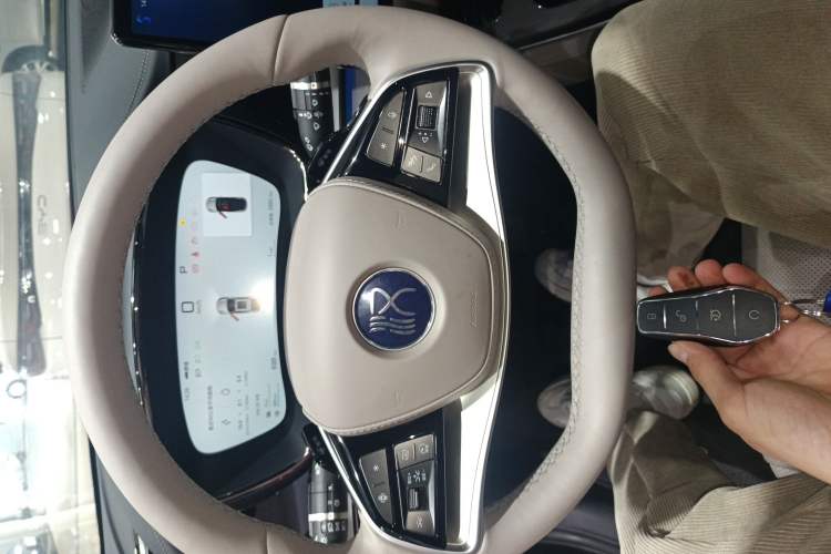 Used BYD Han 2025 DM-i 125KM LiDAR-Powered Intelligent Driving Model Interior 1