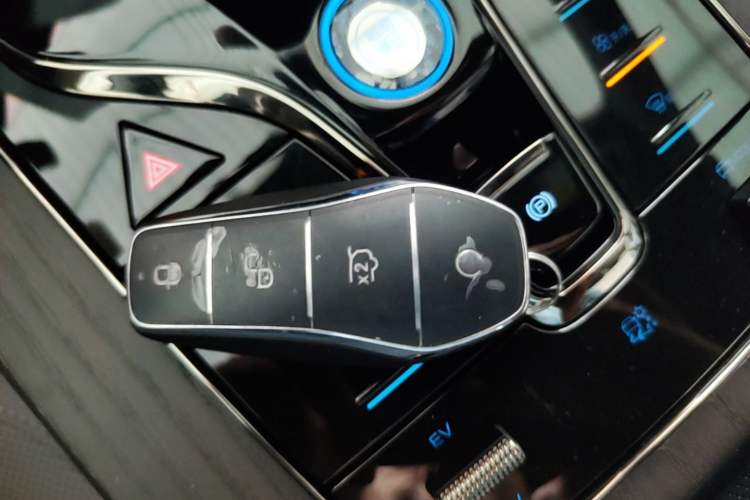 Used BYD Han 2025 DM-i Intelligent Driving Edition 125KM LiDAR Flagship Model Interior 1