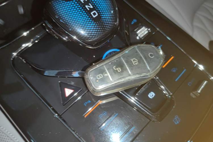 Used BYD Han 2025 DM-i Smart Drive 125KM Elite Model Interior 1