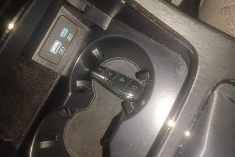 Used BYD Han 2025 DM-i Smart Drive 125KM Elite Model Interior 1
