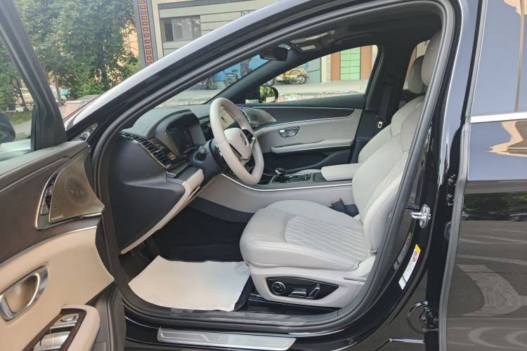 Used BYD Han 2025 DM-i Intelligent Driving Edition 125KM LiDAR Flagship Model Interior 2
