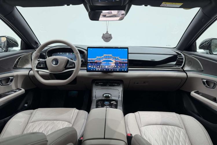Used BYD Han 2025 EV with 701 km of Laser Radar-Enabled Intelligent Driving Interior 2