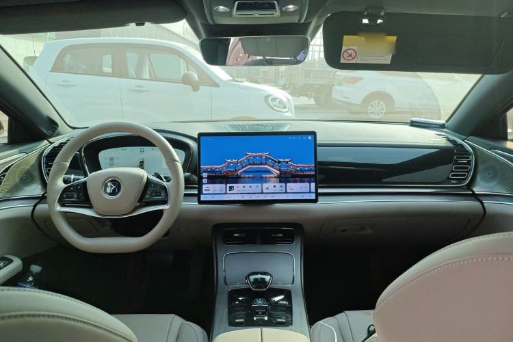 Used BYD Han 2025 EV with 701 km of Laser Radar-Enabled Intelligent Driving Interior 2