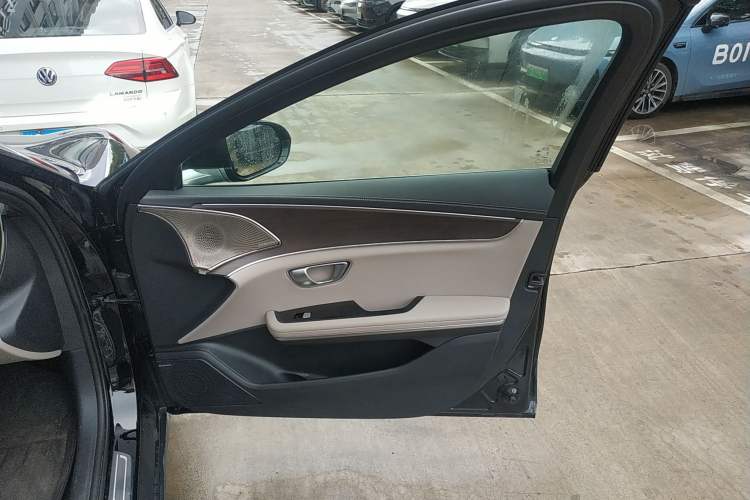 Used BYD Han 2025 EV with 701 km of Laser Radar-Enabled Intelligent Driving Interior 2