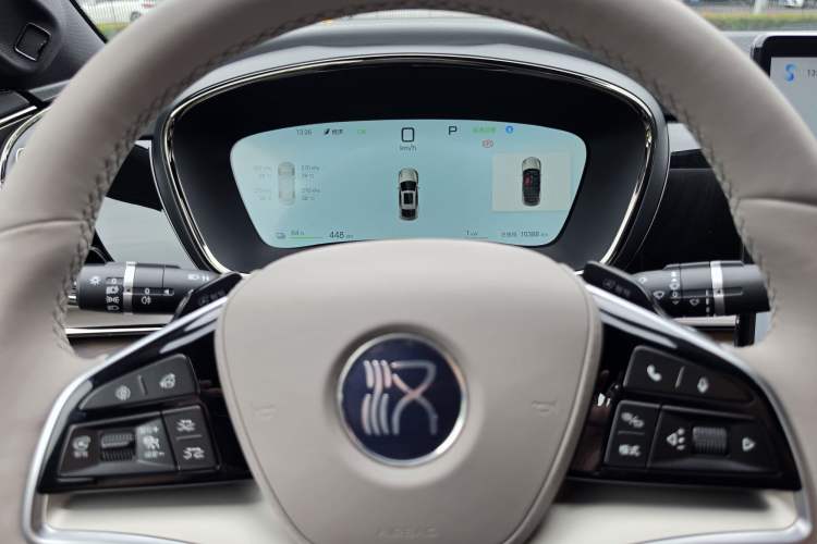 Used BYD Han 2025 EV with 701 km of Laser Radar-Enabled Intelligent Driving Interior 2
