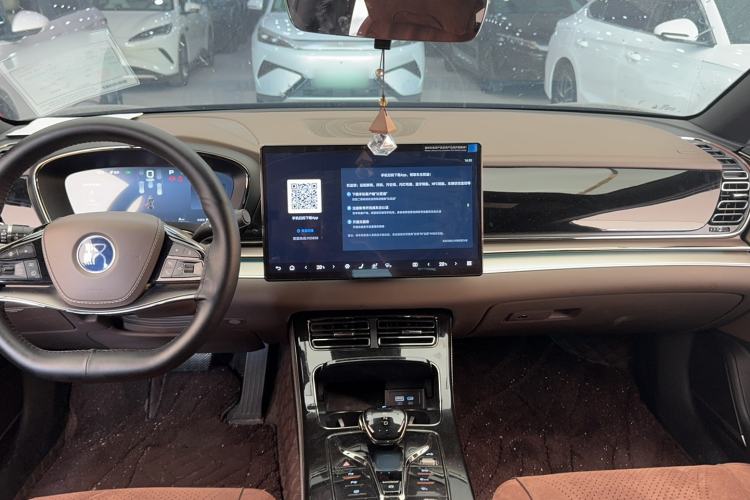 Used BYD Han 2025 EV Intelligent Driving Version 506KM Prestige Model Interior 3