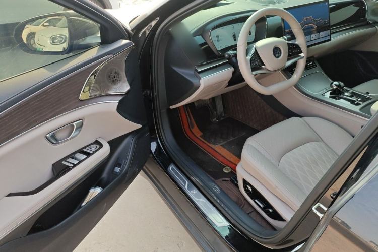 Used BYD Han 2025 EV with 701 km of Laser Radar-Enabled Intelligent Driving Interior 3