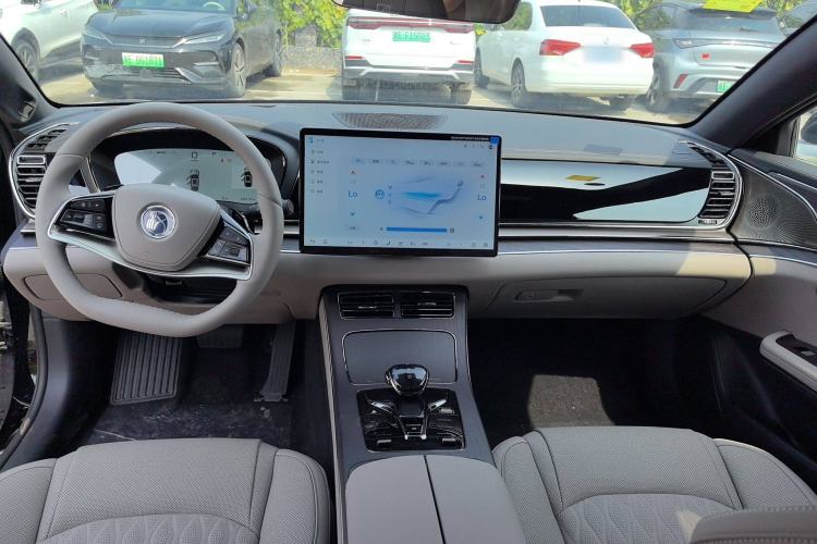 Used BYD Han 2025 DM-i Intelligent Driving Edition 125KM LiDAR Flagship Model Interior 3
