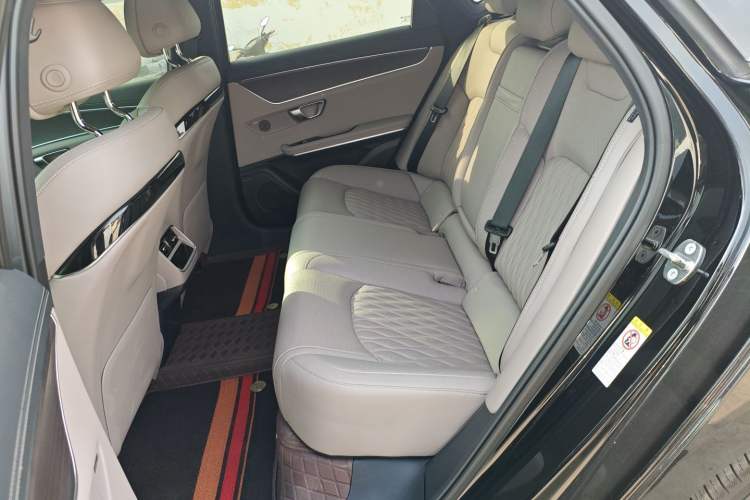 Used BYD Han 2025 EV with 701 km of Laser Radar-Enabled Intelligent Driving Interior 4