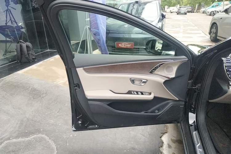 Used BYD Han 2025 EV with 701 km of Laser Radar-Enabled Intelligent Driving Interior 4