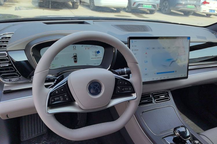 Used BYD Han 2025 DM-i Intelligent Driving Edition 125KM LiDAR Flagship Model Interior 4