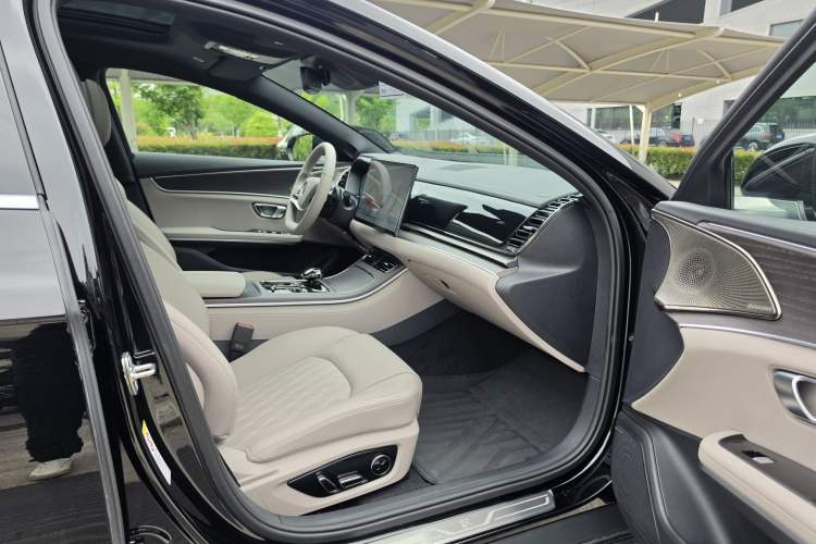 Used BYD Han 2025 EV with 701 km of Laser Radar-Enabled Intelligent Driving Interior 5