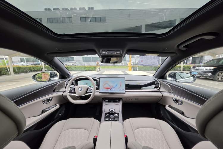 Used BYD Han 2025 EV with 701 km of Laser Radar-Enabled Intelligent Driving Interior 6