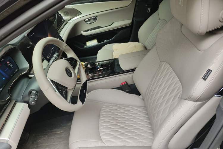 Used BYD Han 2025 DM-i Intelligent Driving Edition 125KM Prestige Model Left Front Seat