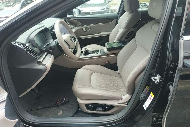 Used BYD Han 2025 EV with 701 km of Laser Radar-Enabled Intelligent Driving Left Front Seat