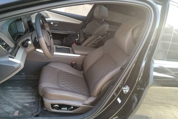 Used BYD Han 2025 DM-i Intelligent Driving Edition 245KM Prestigious Edition Left Front Seat