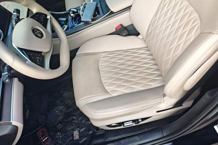 Used BYD Han 2025 EV Intelligent Driving Edition 701KM LiDAR Flagship Model Left Front Seat