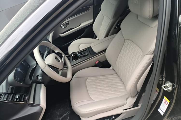 Used BYD Han 2025 DM-i 125KM LiDAR-Powered Intelligent Driving Model Left Front Seat
