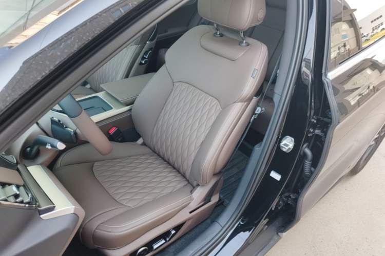 Used BYD Han 2025 DM-i Intelligent Driving Edition 245KM Prestigious Edition Left Front Seat
