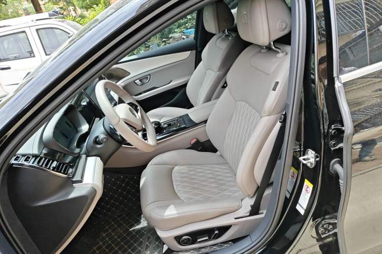 Used BYD Han 2025 DM-i Intelligent Driving Edition 125KM Prestige Model Left Front Seat
