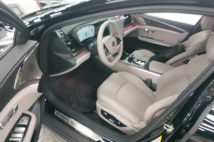 Used BYD Han 2025 EV with 701 km of Laser Radar-Enabled Intelligent Driving Left Front Seat