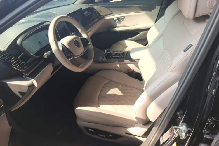 Used BYD Han 2025 DM-i 125KM LiDAR-Powered Intelligent Driving Model Left Front Seat